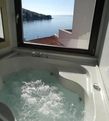 Beach house BellaVista with hot pool