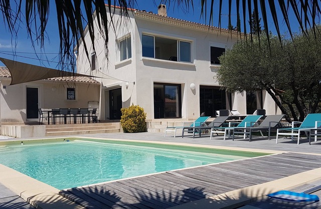 Beach House in the heart of the olive trees, close to the sea