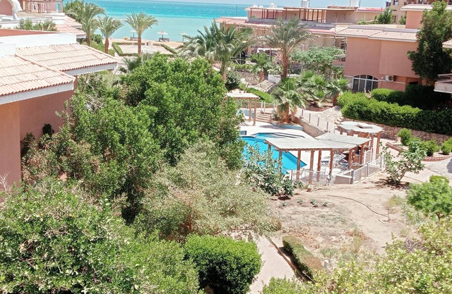 Beach-Pool-Garden