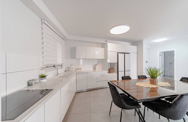 Beach vicinity, shopping G-level, parking. Near playground. Shabbat elevatorn