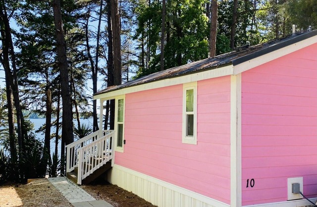 Beach-view Studio Cabin - Private Porch - #10