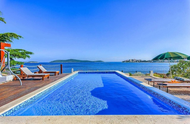 Beach Villa Sea Edge - beachFront villa for 12 with direct access to the beach