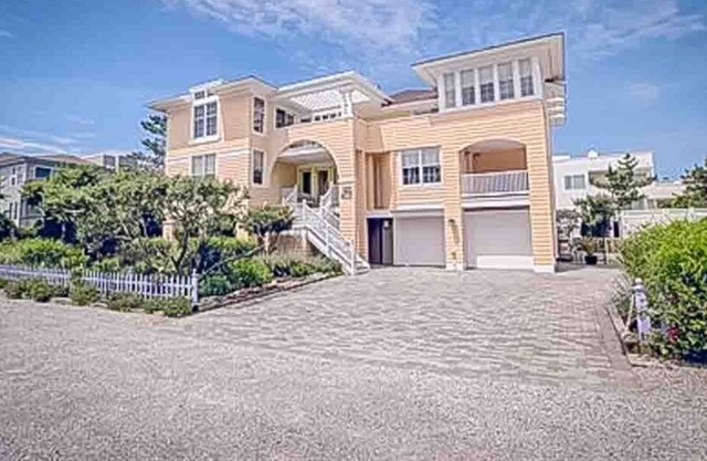 Beachblock in Loveladies 6bd 6bth with pool and hot tub sleeps 14