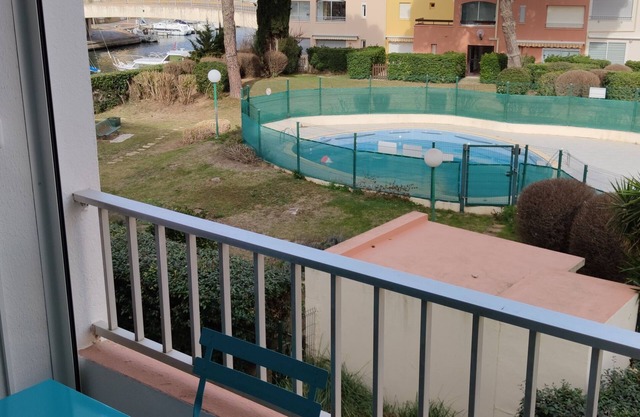 Beaches 190m. WIFI. Balcony. Private/numbered parking.