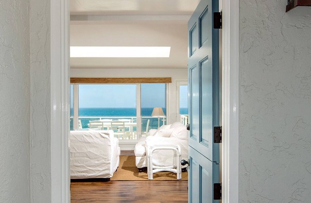 Beachfront 2 Bedroom downstairs unit