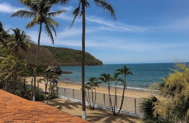 BEACHFRONT - 3-bedroom home on the Los Ayala Beach