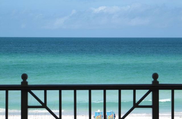 BEACHFRONT 5 star Condo 'Our Waterfront Paradise' Sep 20-Oct 11 Avail