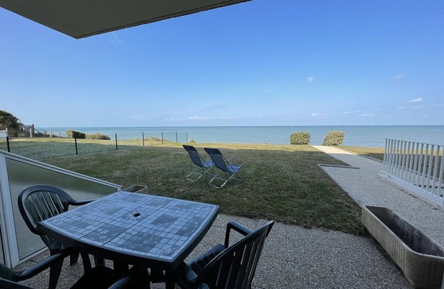 Beachfront Apartment with Terrace, Stunning Sea View, Parking & WiFi in Jullouville