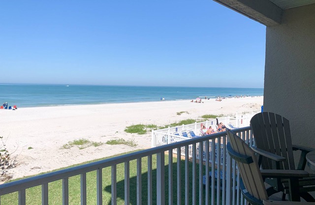 Beachfront corner condo with pool & hot tub - easy access to dining