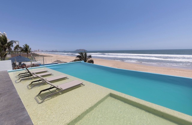Beachfront Condo With Pool Brand New