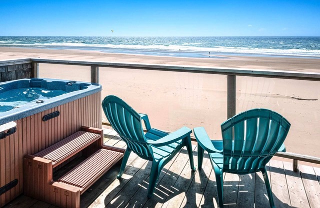 Beachfront, Hot Tub, BBQ - Coastal Treasure