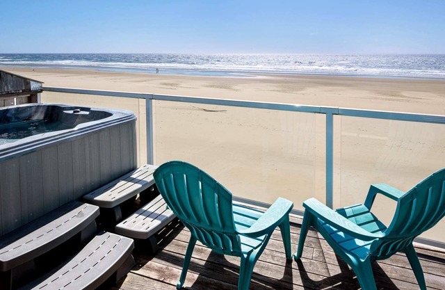 Beachfront, Hot Tub, BBQ - Ocean Jewel