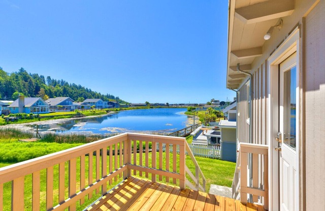 Beachfront I Dogs OK I 2 Bikes I Hot Tub