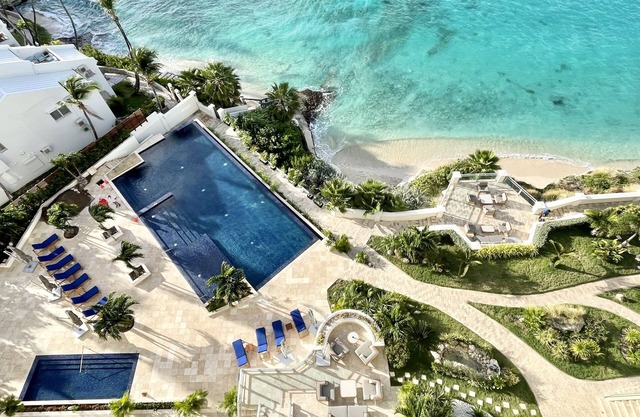 Beachfront luxury 2br apartment The Cliff