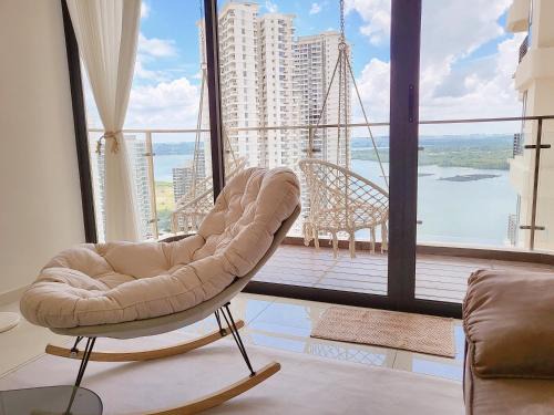 [Beachfront Seaview w Projector] 6-8 Pax, 3 Rooms.