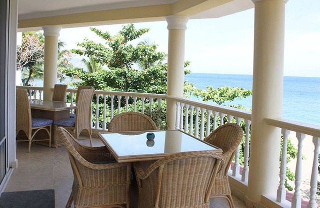 Beachfront, top floor, guest friendly, sea views, central. Look no further!