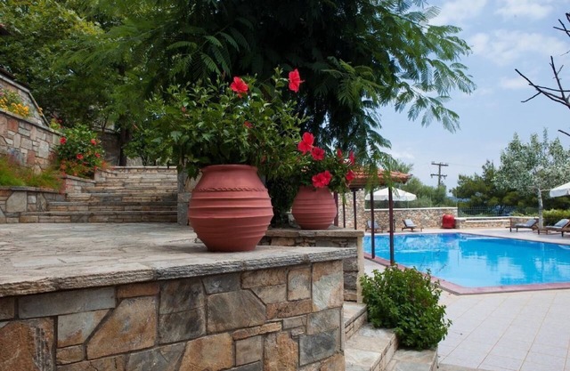 Beachfront villa, 1min away on foot from the sea