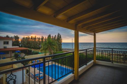 Beachfront Villa Thomas 5