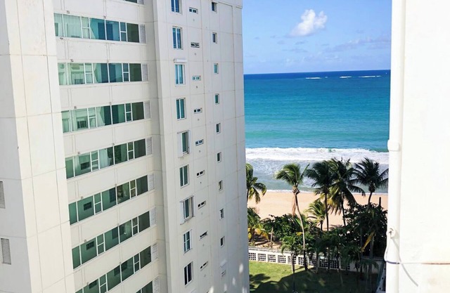 Beachfront Wave at Isla Verde