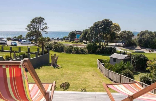 Beachside Bach at Aqua Vista