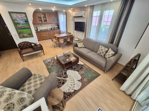 Beachside Duplex with Patio