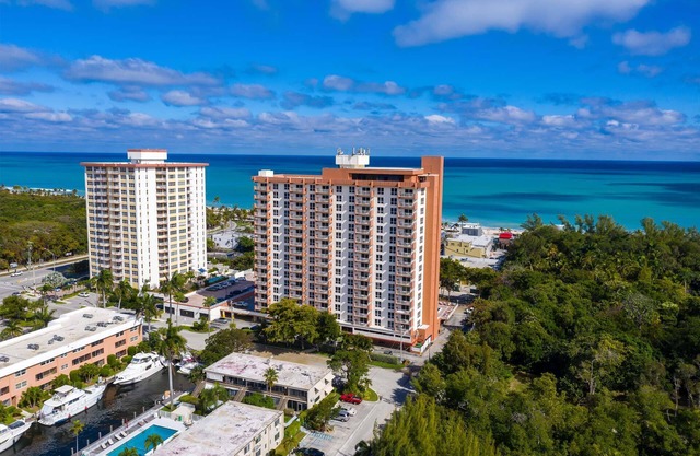Beachside Location! Central Beach | Resort Condo