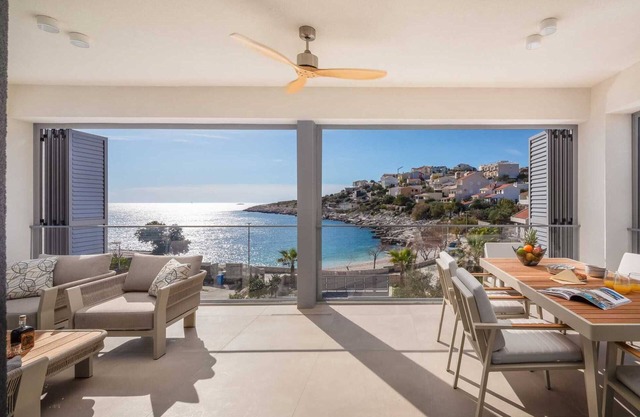 Beachside Villa Oro - on the beach, with private MAGNA pool