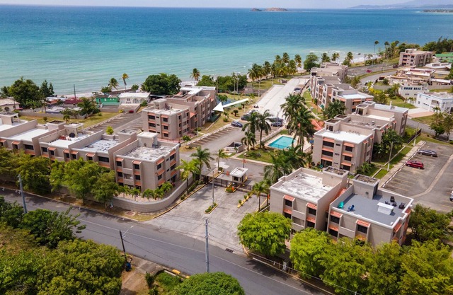 Beachy Vibes, Ocean View with Private Beach Access
