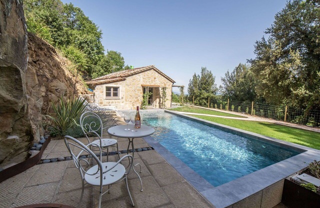 Beautiful private villa for 2 guests with private pool, A/C, WIFI, TV, patio and pets allowed