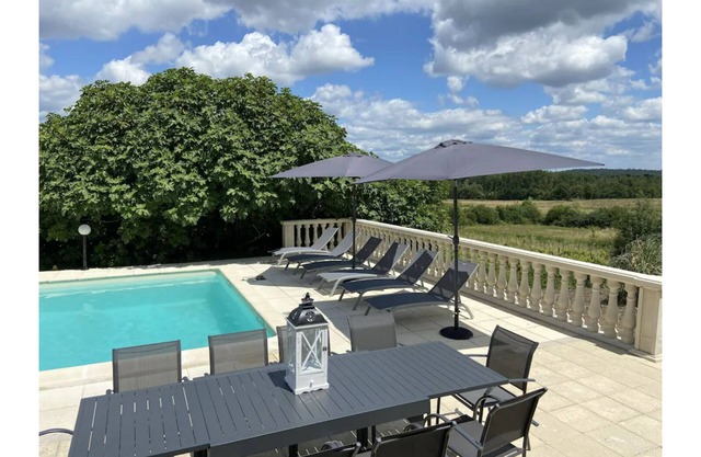 Beautiful house with heated pool and stunning uninterrupted views