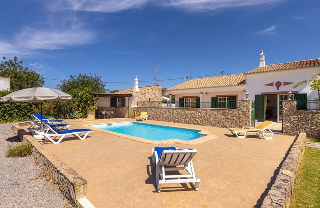 Beautiful private villa for 6 people with A/C, WIFI, private pool, TV and terrace