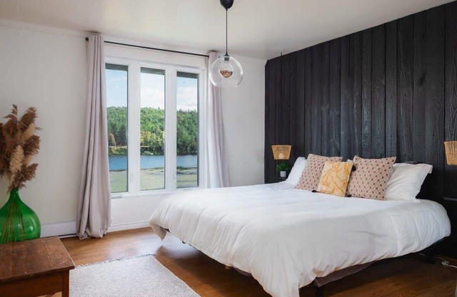 Beautifull Lakefront with Spa.