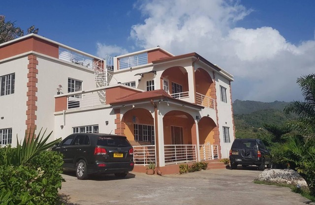 Beautiful 1-Bed Apartment in Saint George's