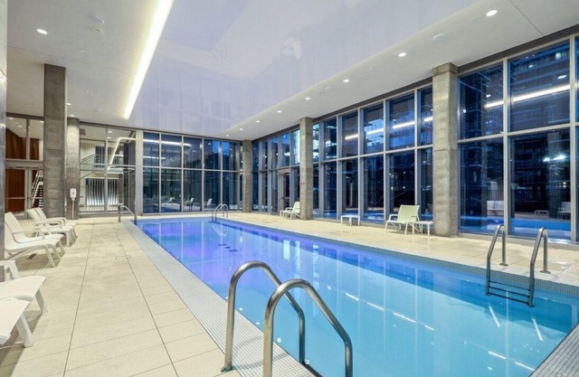 Beautiful 1 bed + den AAA location