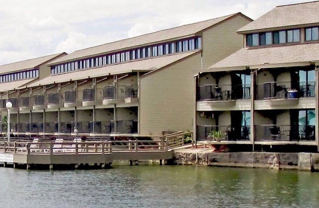 Beautiful 1 bedroom unit at resort, sleeps 4