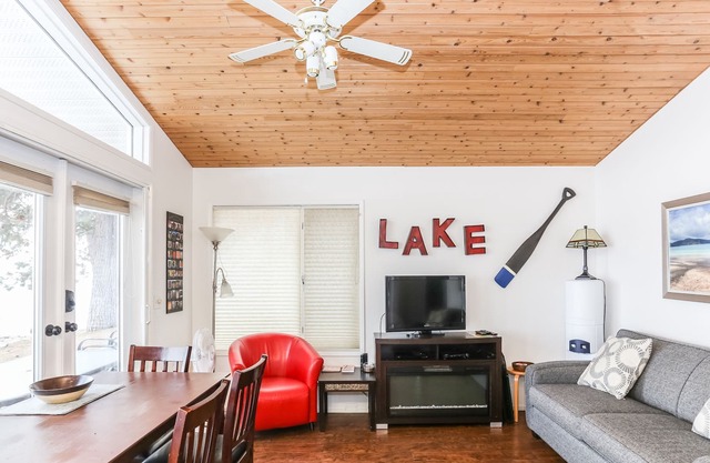 Beautiful 2 Bedroom Cabin - Seclusion Bay (Cabin #5)