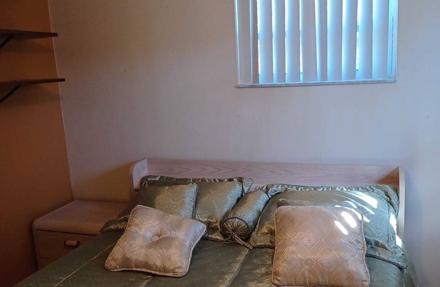 Beautiful 2-bedroom bungalow near Tampa area attractions