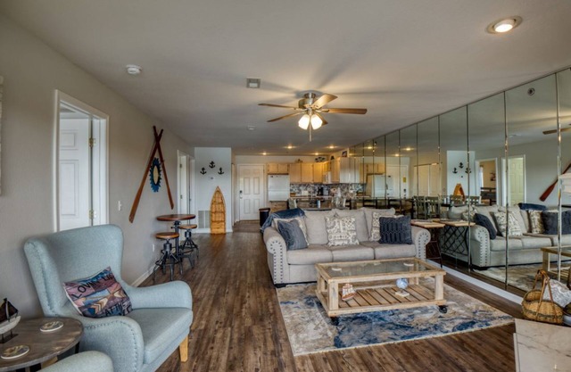 Beautiful 2 Bedroom 2 Bath Condo with Boat Slip!