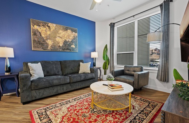 Beautiful 2BR in Riverside 9304