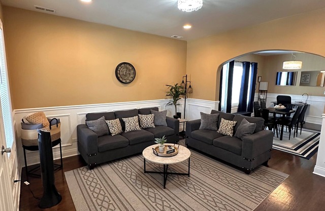 Beautiful 2nd Floor Apartment