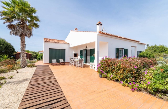 Beautiful 3-bed family-size villa with garden, near beaches and nature