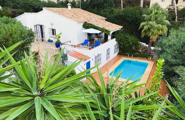 Beautiful 3 bed villa with private pool and sea views