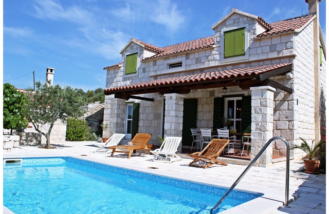 Beautiful 3 Bedroom Dalmatian Stone House With a Heated Private Pool