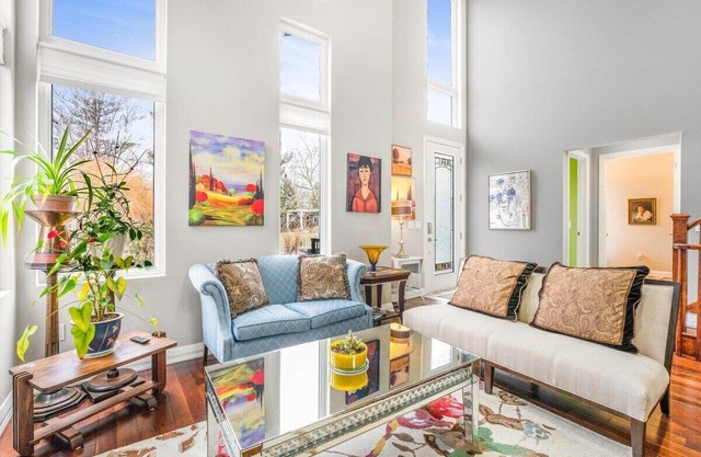 Beautiful 3BR Old Town Home | Steps to Queen St!