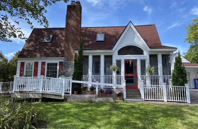 Beautiful 4-Bedroom Home beside Middlebury College