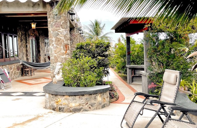 Beautiful 4 STAR property less than 5 min. from Sandy Beach. Brick pizza oven.