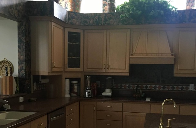 Beautiful 5 bedroom 5 acre luxury estate