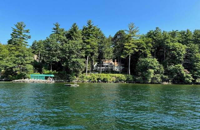 Beautiful 6-bed/5-bath home on Wolfeboro Neck w/beach, SW views, AC & Wolfeboro