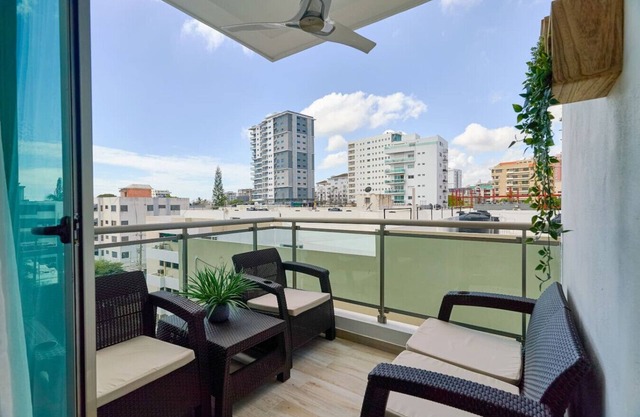 Beautiful and Cozy City Center Apartment, Full AC, Pool, Gym, Near All