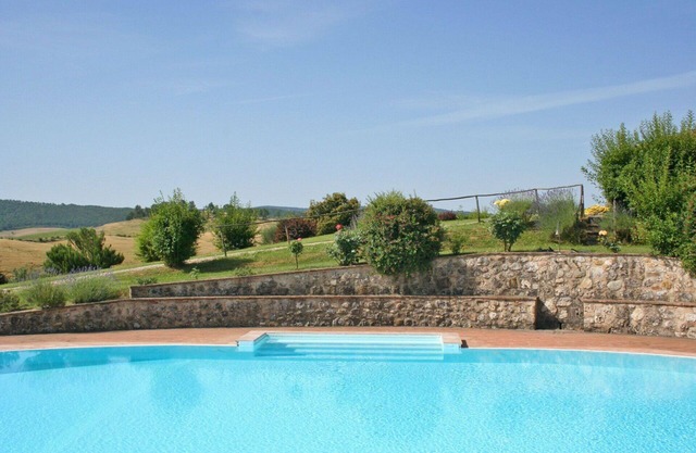 Beautiful apartment for 5 guests with WIFI, pool and panoramic view, close to Siena
